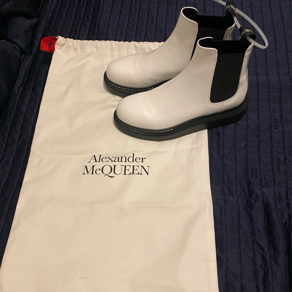 NWT ALEXANDER MCQUEEN HYBRID CHELSEA BOOT SIZE 38